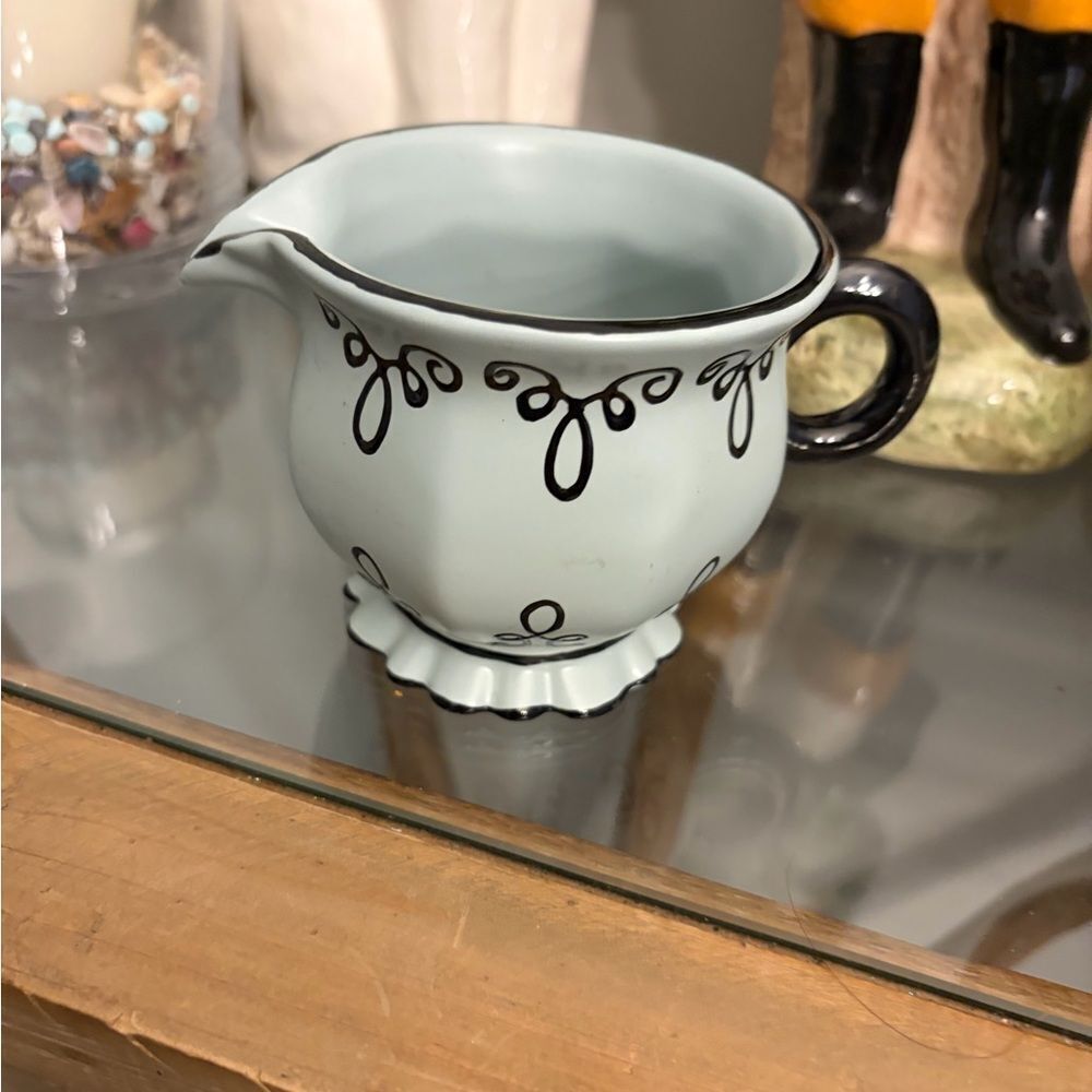 Chaleur vintage Elegant Blue and Black Creamer